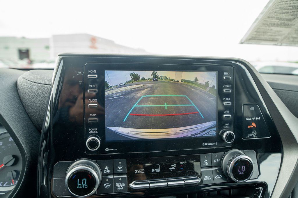 Vehicle image 22 of 36