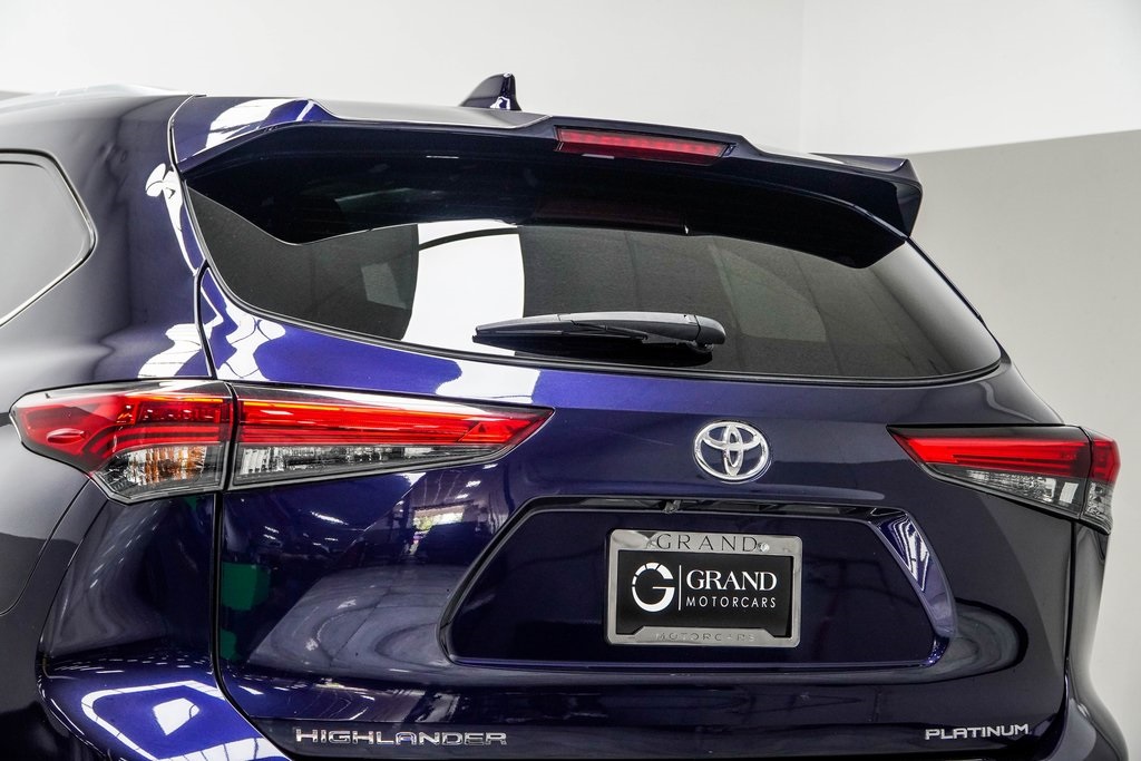 Vehicle image 13 of 42