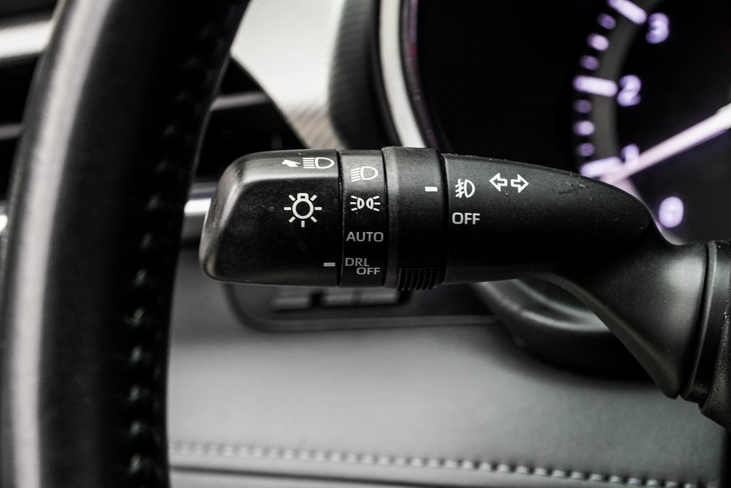 Vehicle image 31 of 42