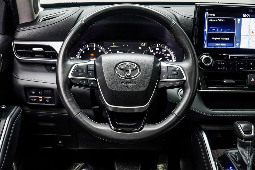 Vehicle image 15 of 42