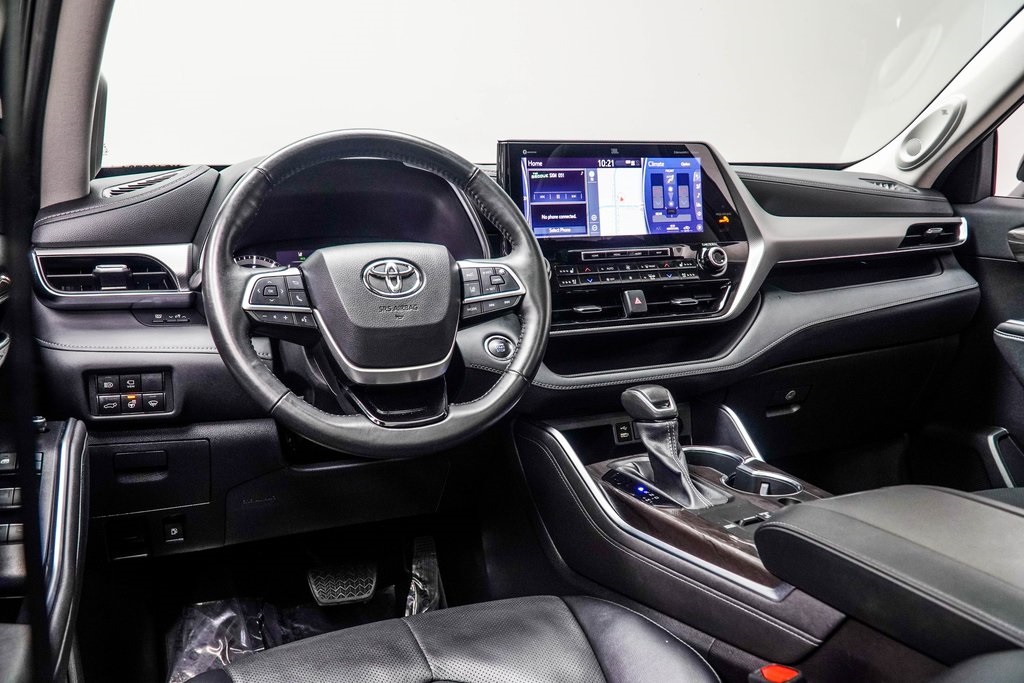 Vehicle image 12 of 42