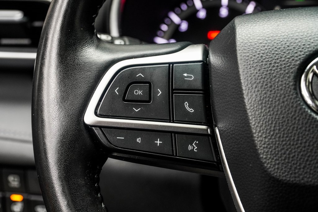 Vehicle image 29 of 42