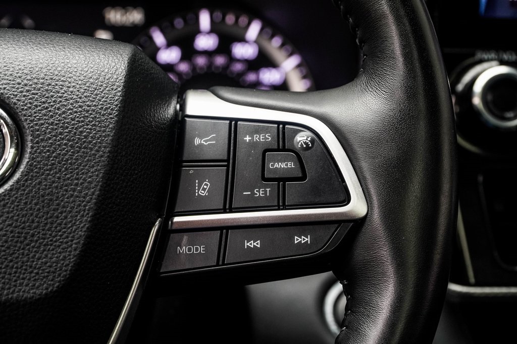 Vehicle image 28 of 42