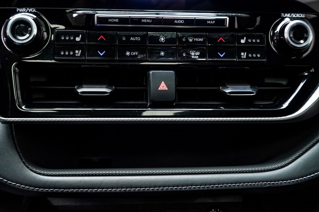 Vehicle image 21 of 42