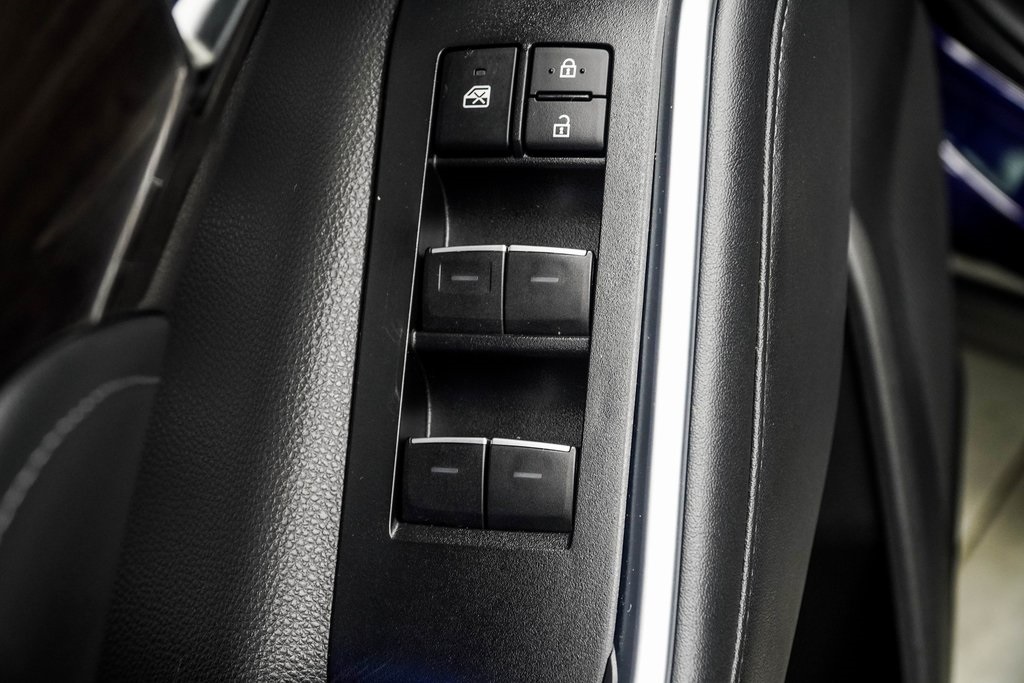 Vehicle image 34 of 42