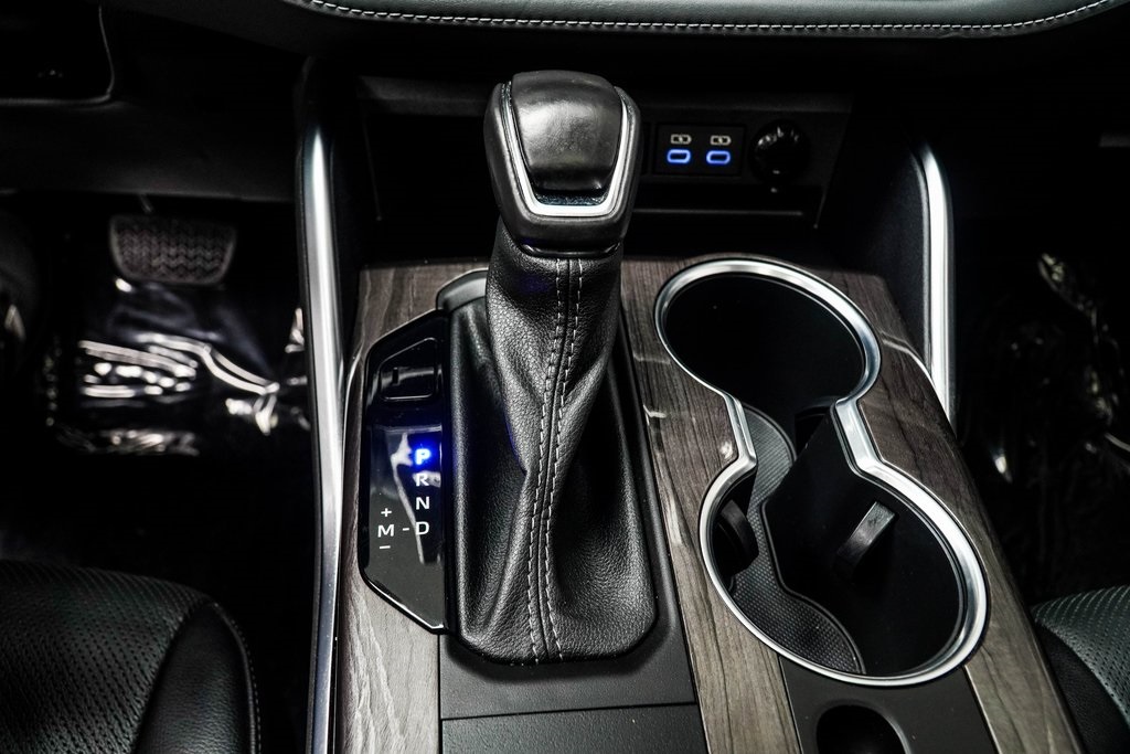 Vehicle image 19 of 42