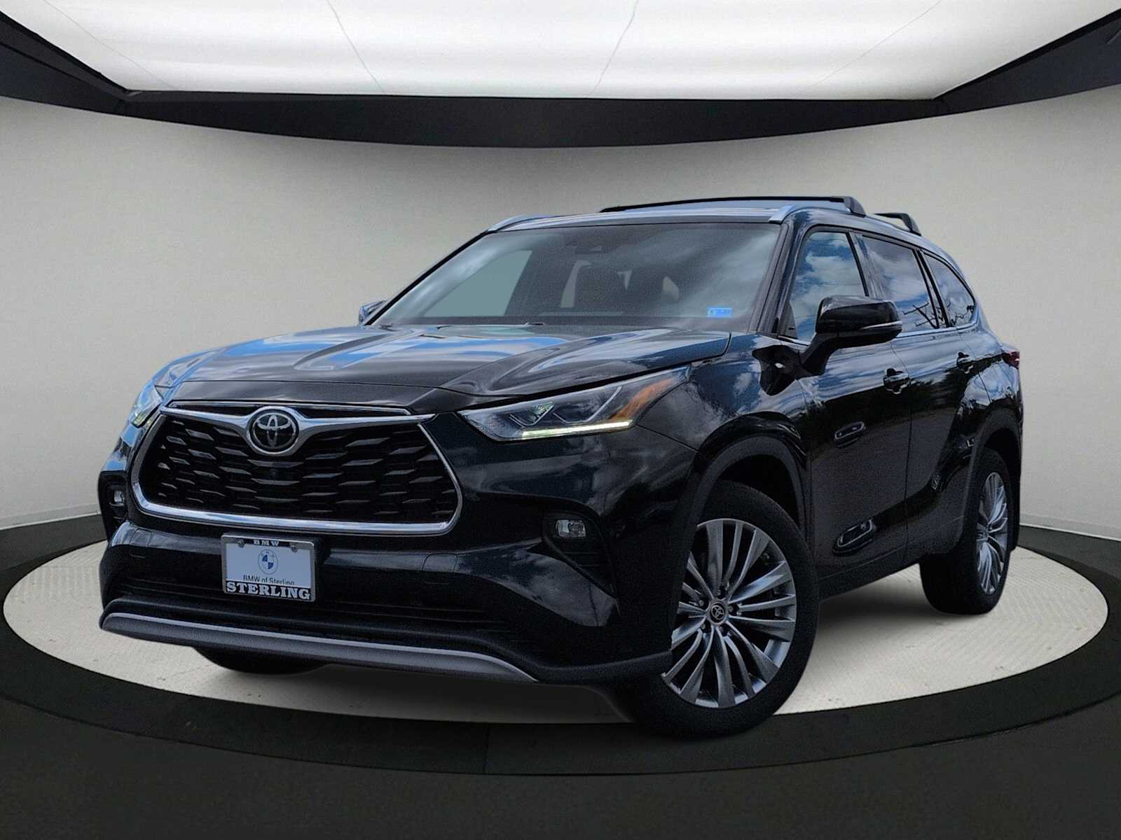 2022 Toyota Highlander Platinum Image 1 of 38
