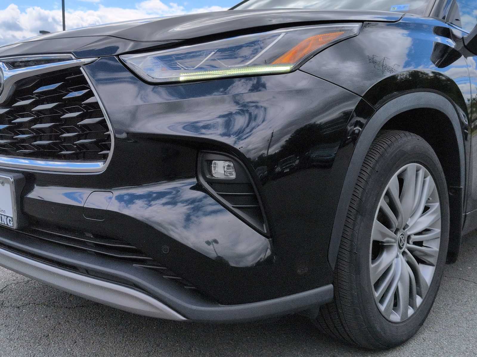 2022 Toyota Highlander Platinum Image 3 of 38