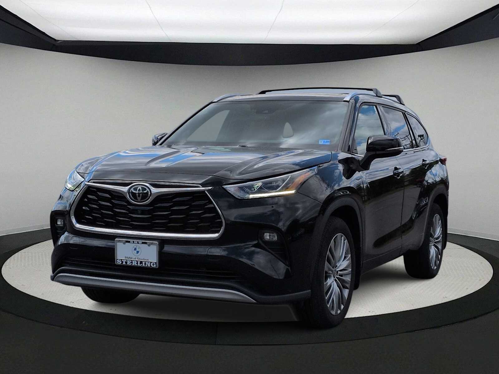 2022 Toyota Highlander Platinum Image 2 of 38