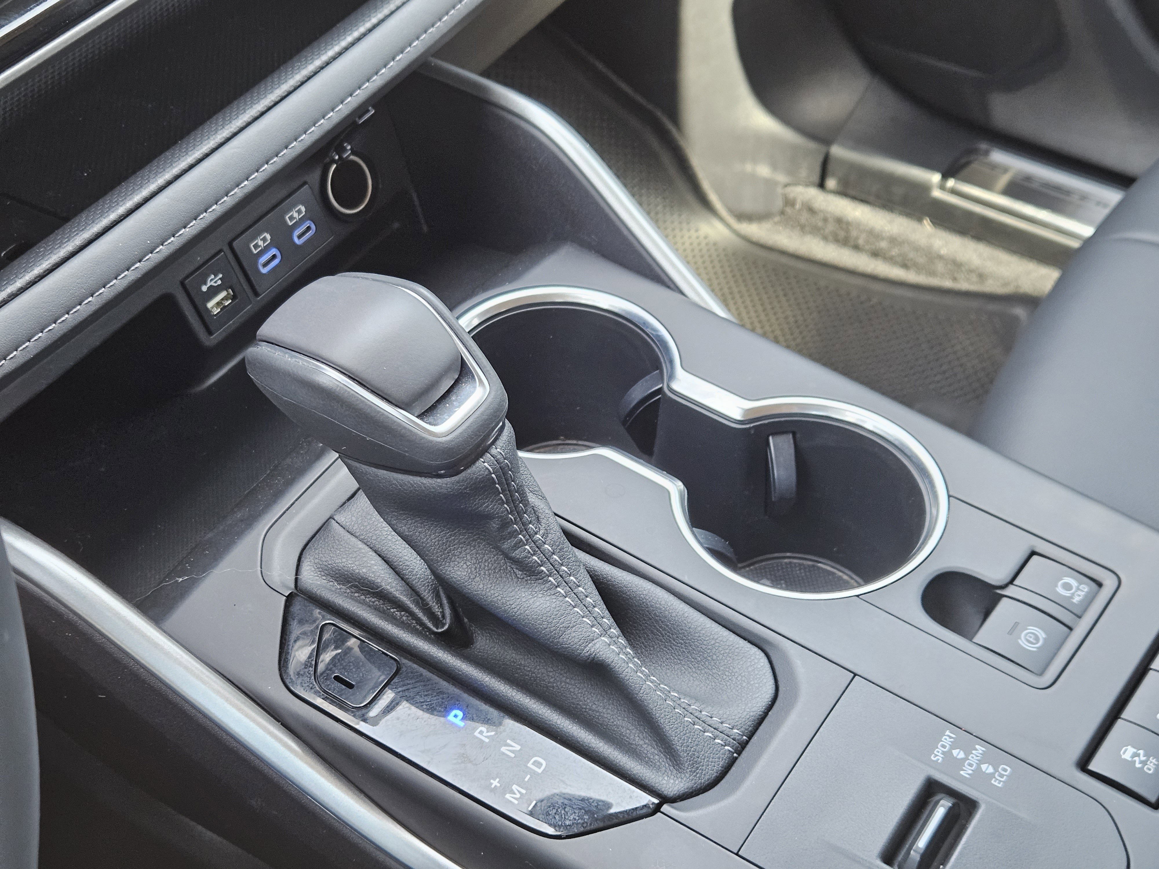 Vehicle image 15 of 24
