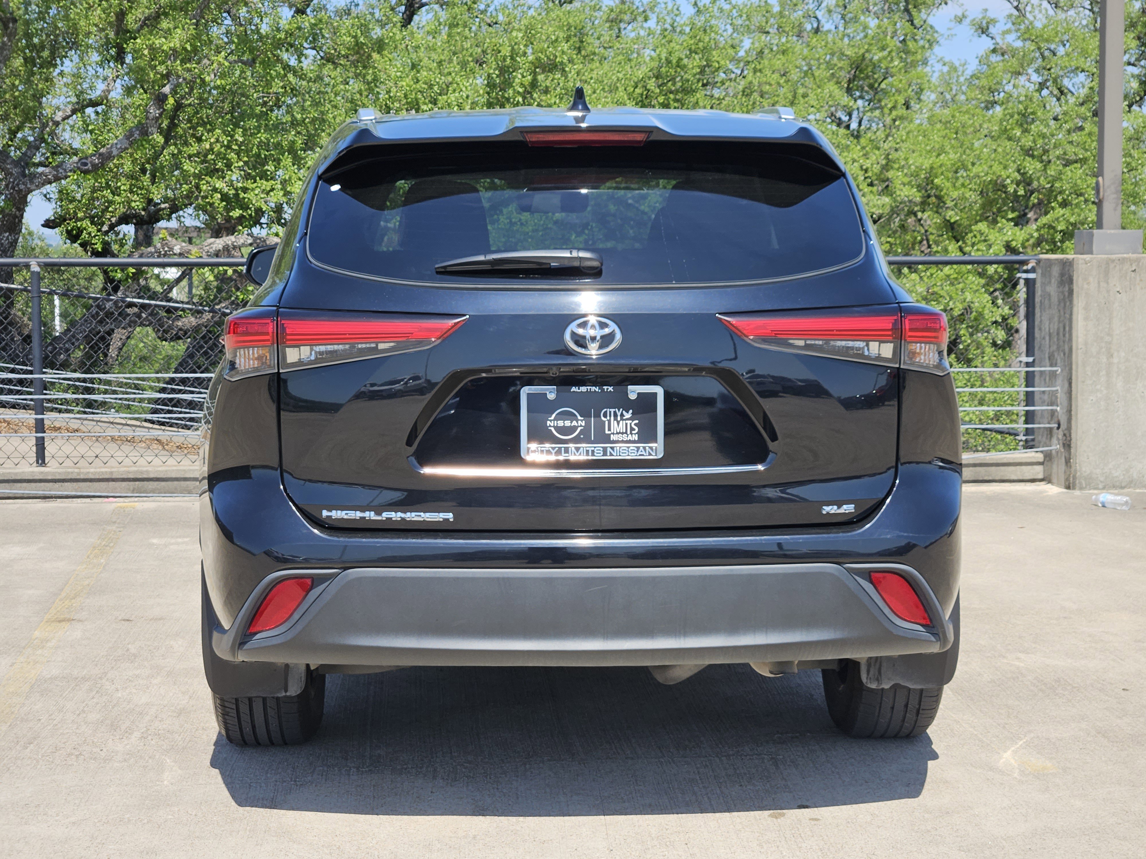 Vehicle image 3 of 24