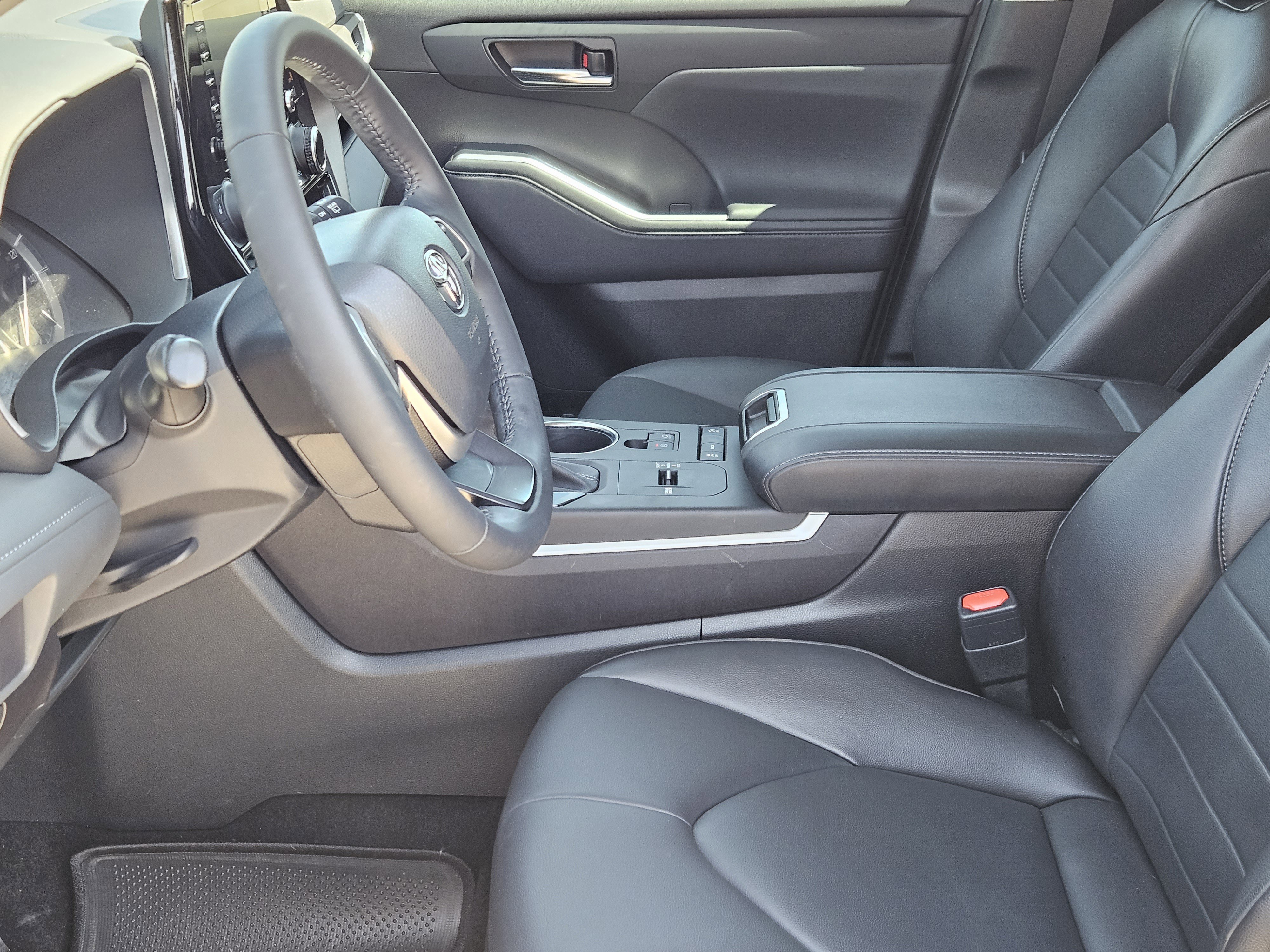 Vehicle image 9 of 24