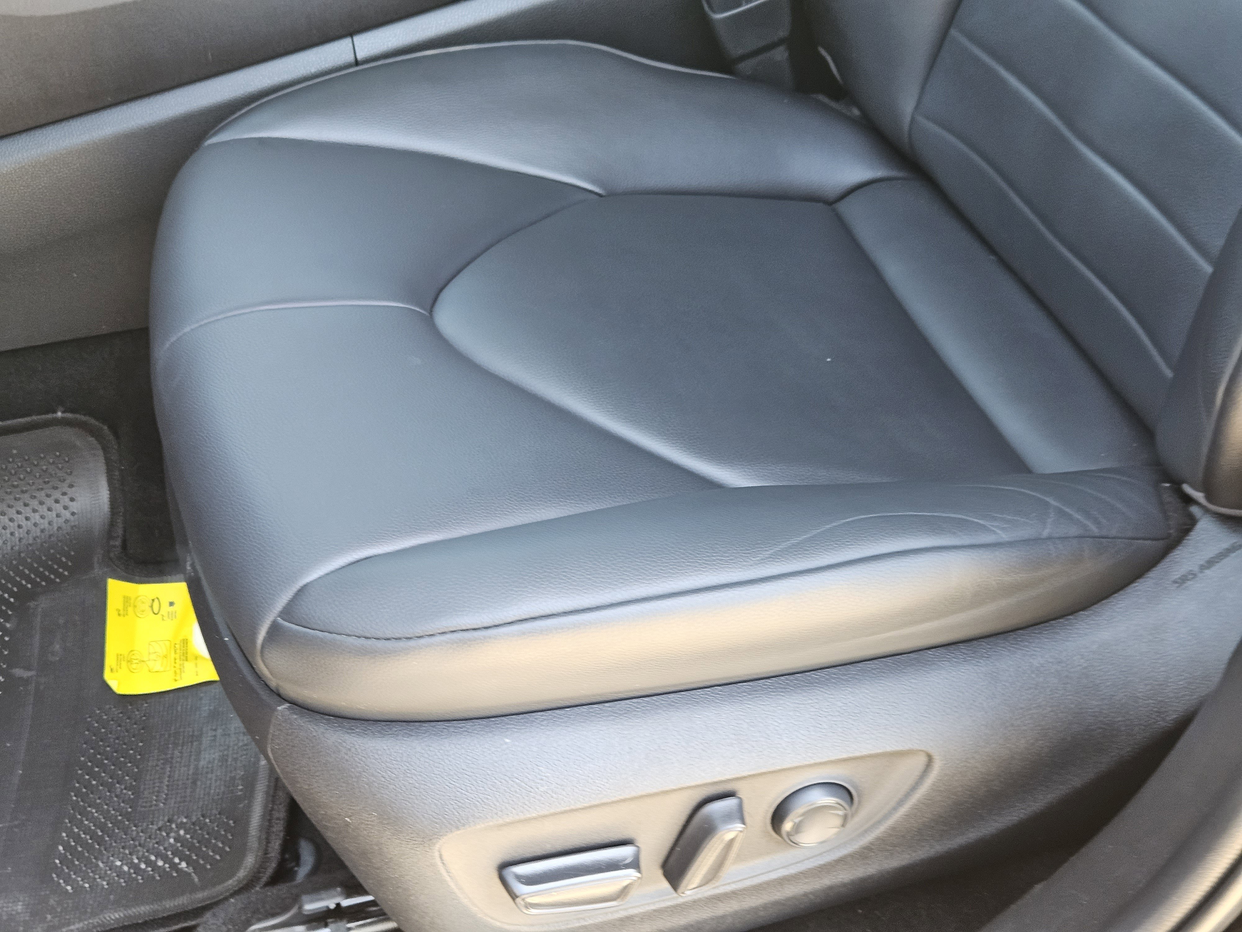 Vehicle image 17 of 24
