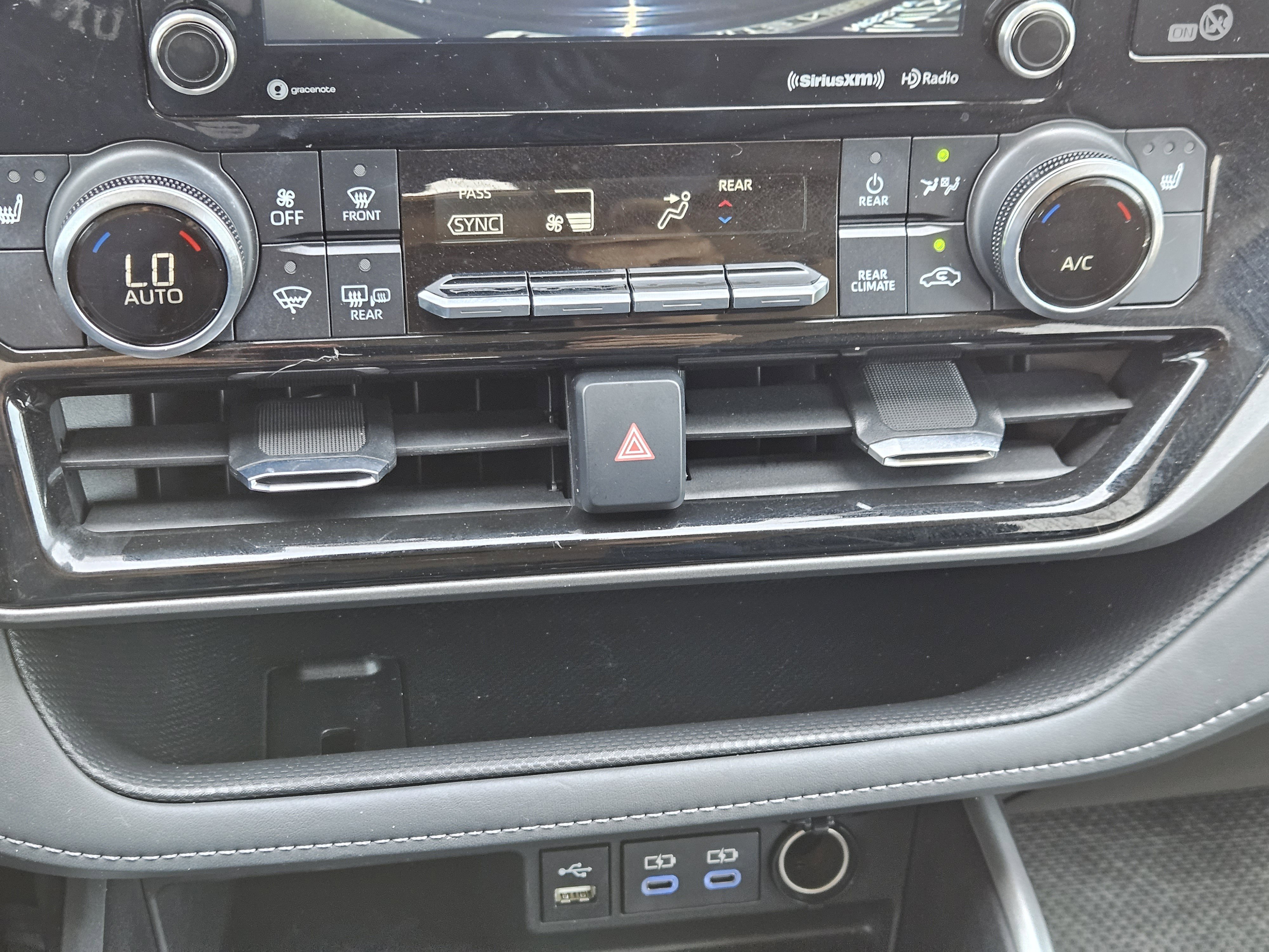 Vehicle image 14 of 24