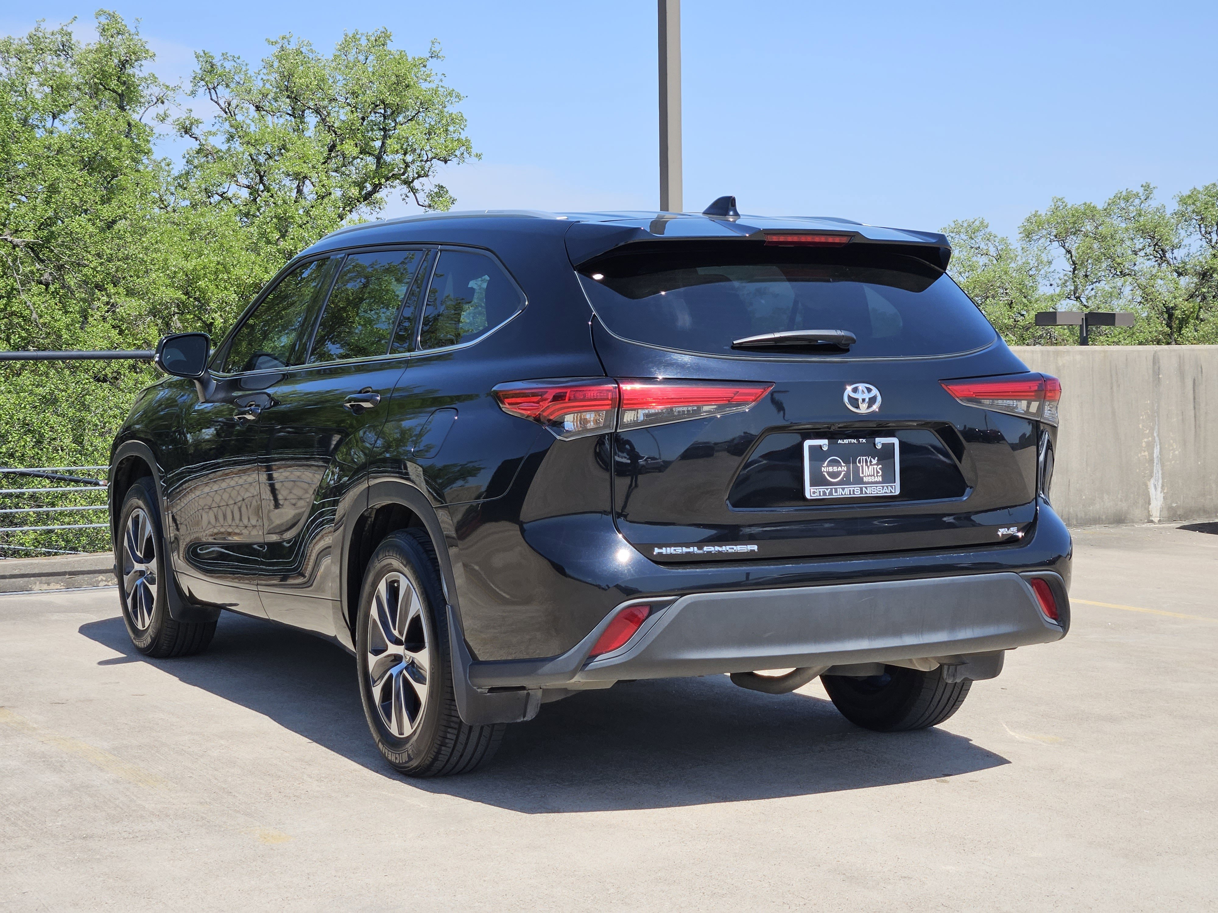 Vehicle image 5 of 24