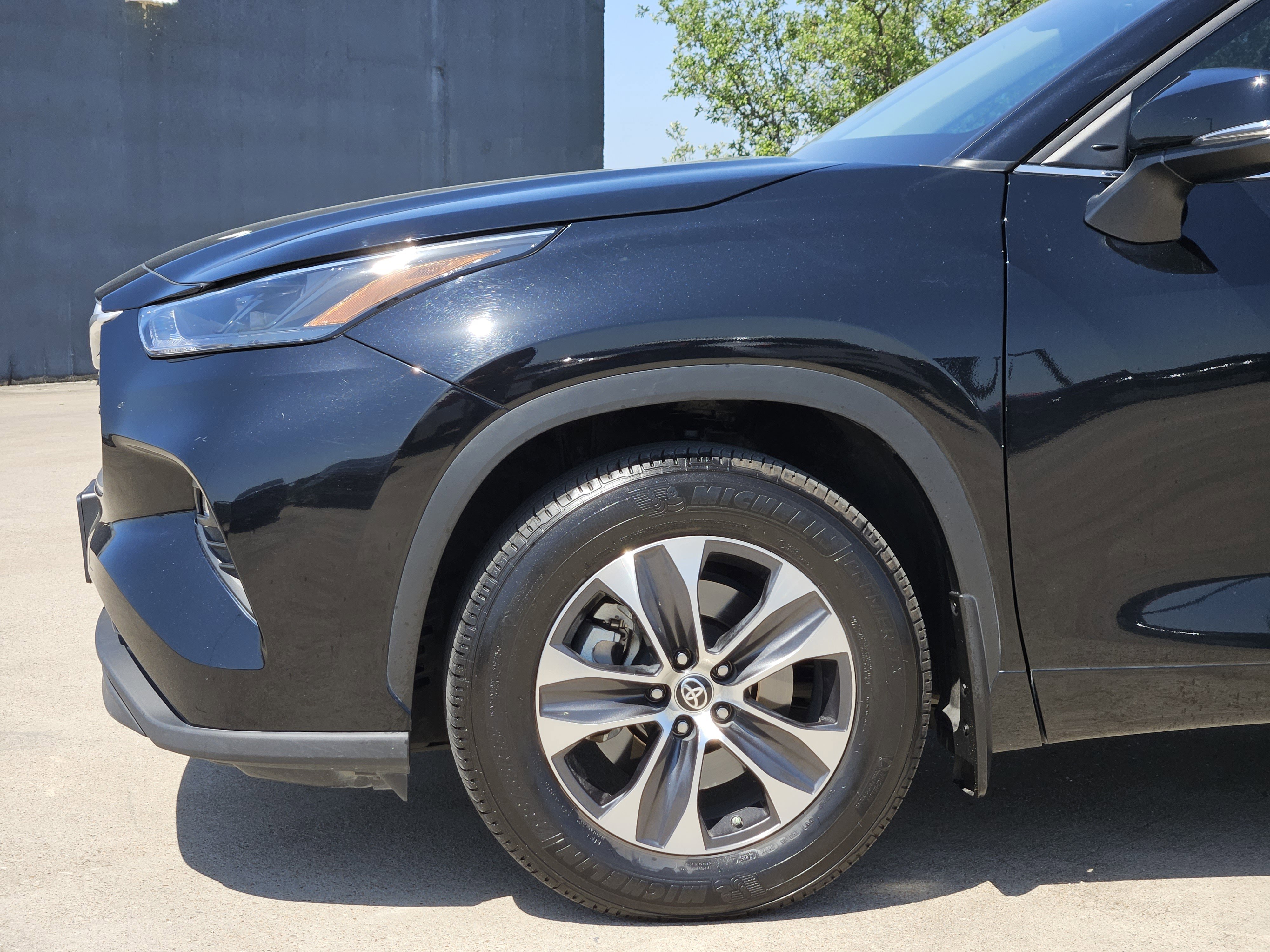 Vehicle image 7 of 24
