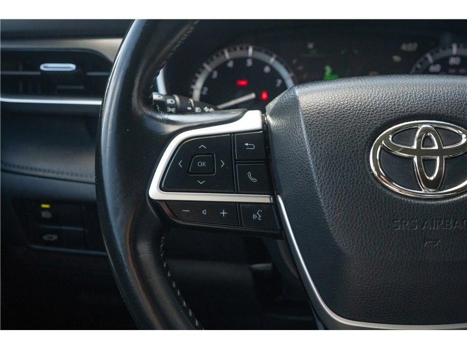 Vehicle image 11 of 41