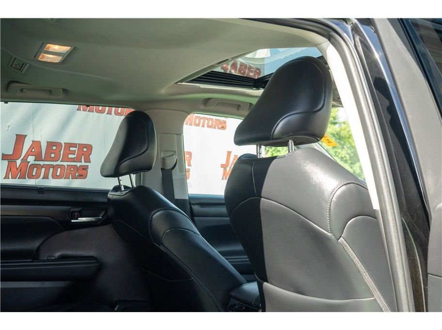 Vehicle image 37 of 41