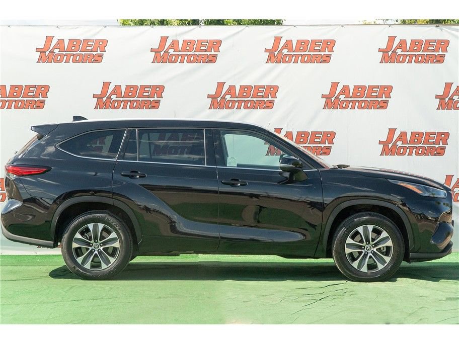 Vehicle image 5 of 41