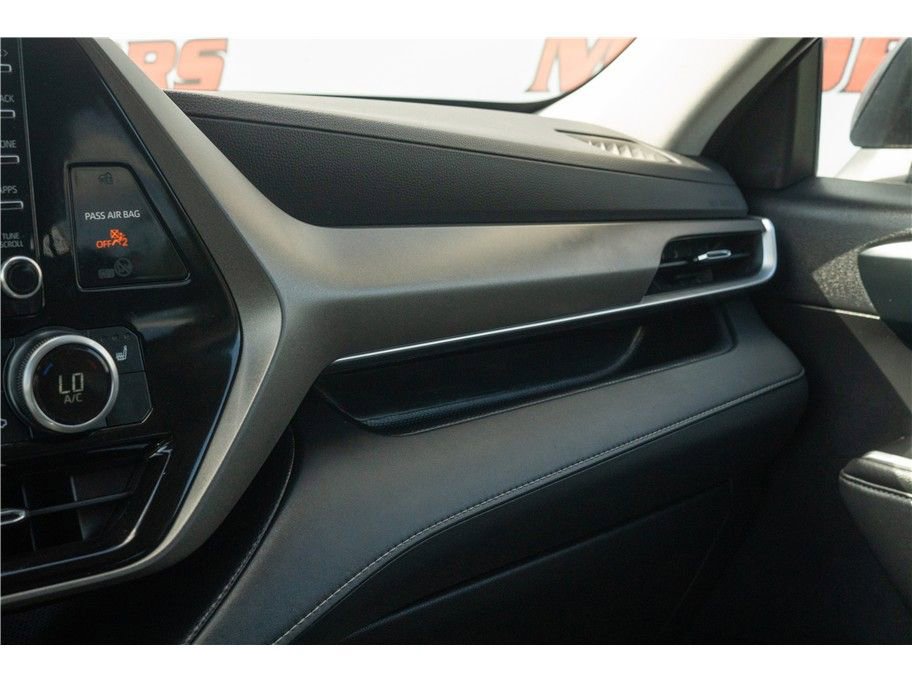 Vehicle image 21 of 41