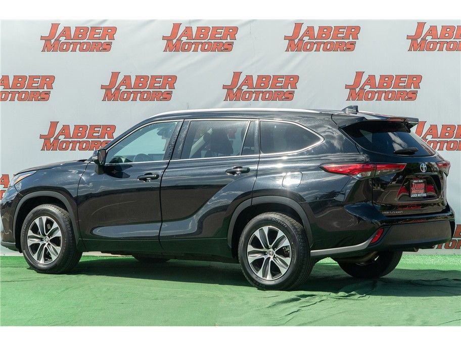 Vehicle image 8 of 41