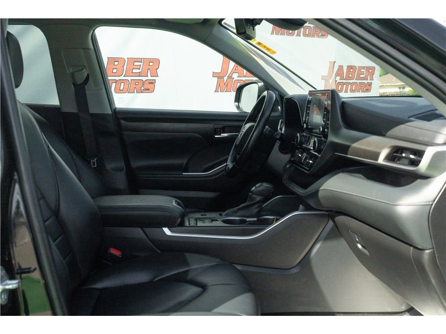 Vehicle image 31 of 41