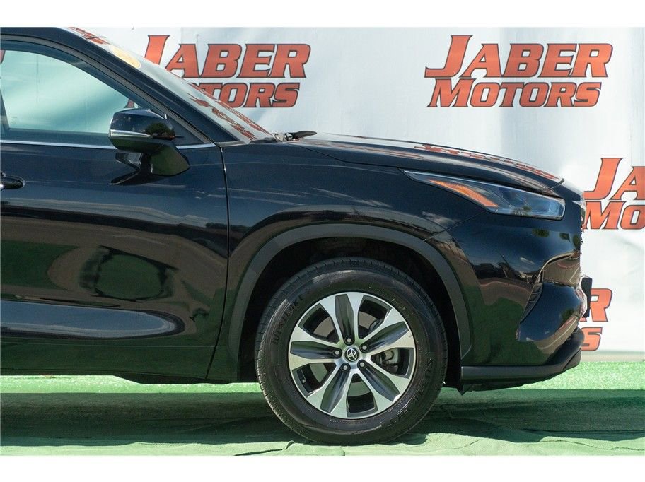 Vehicle image 3 of 41