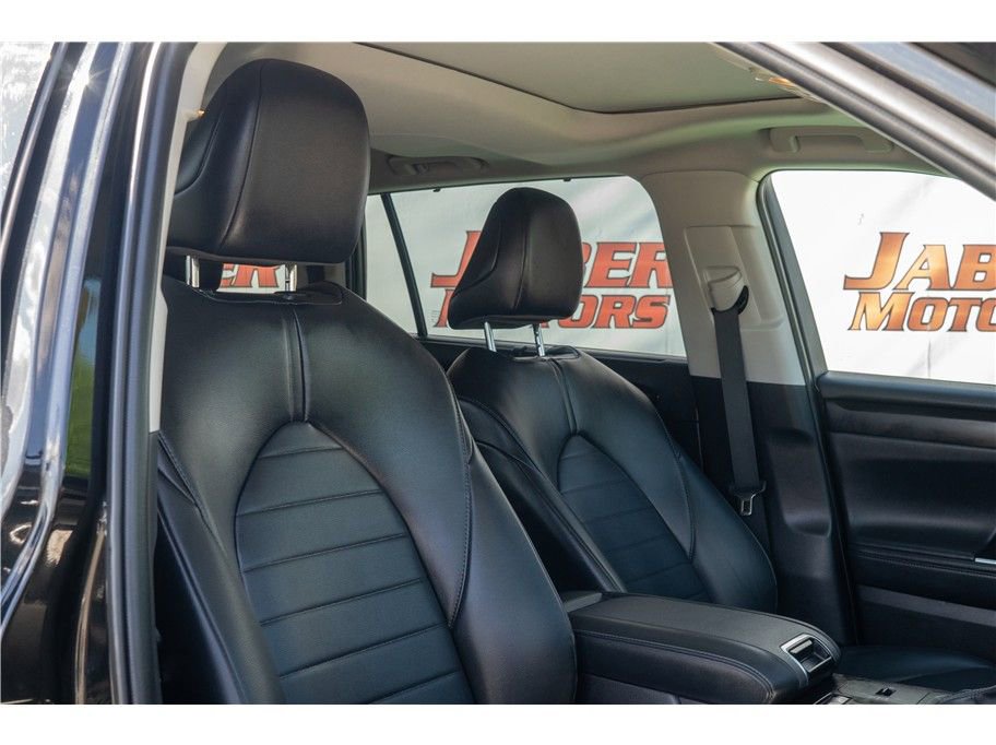 Vehicle image 33 of 41