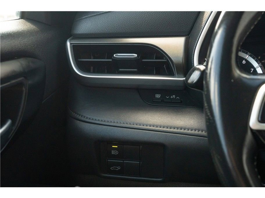 Vehicle image 14 of 41