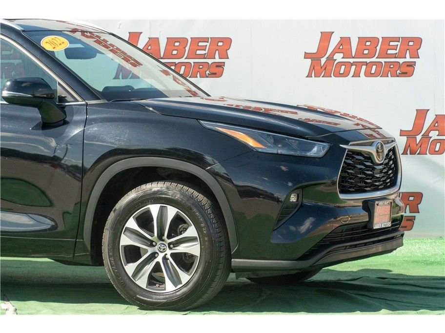 Vehicle image 4 of 41