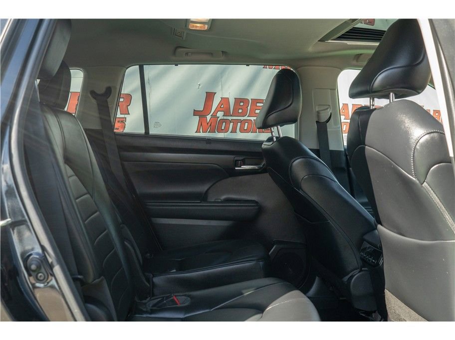 Vehicle image 36 of 41