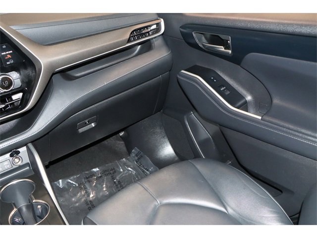 Vehicle image 18 of 31