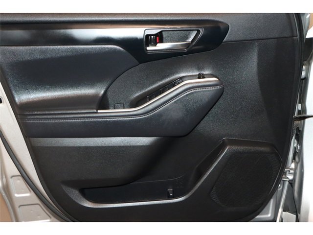Vehicle image 22 of 31