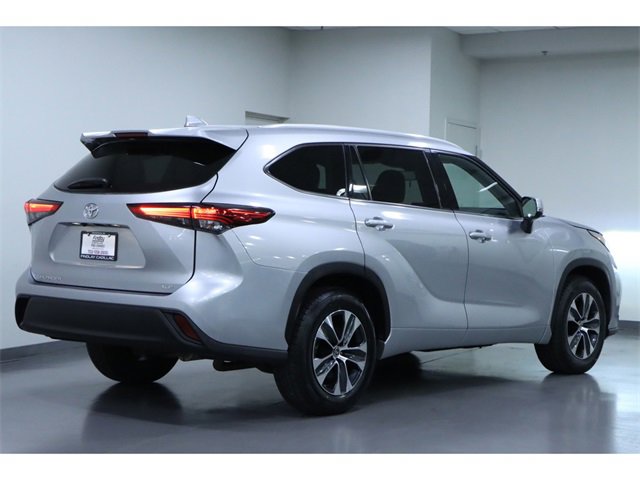 Vehicle image 8 of 31