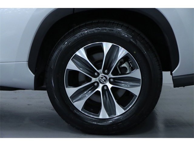 Vehicle image 13 of 31