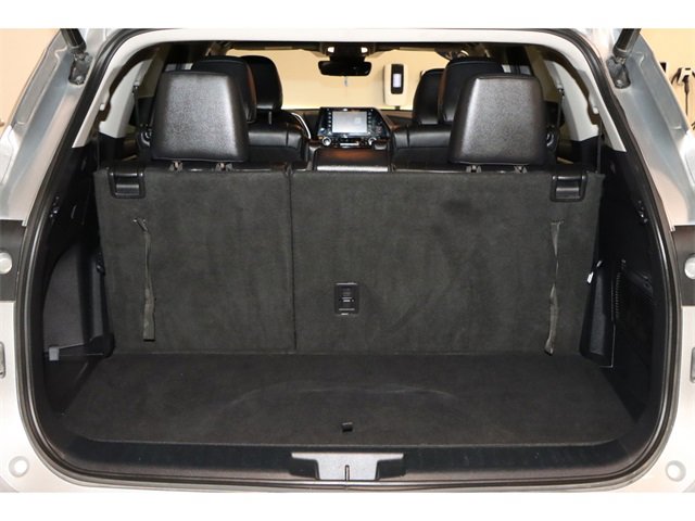 Vehicle image 23 of 31