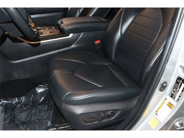 Vehicle image 21 of 31