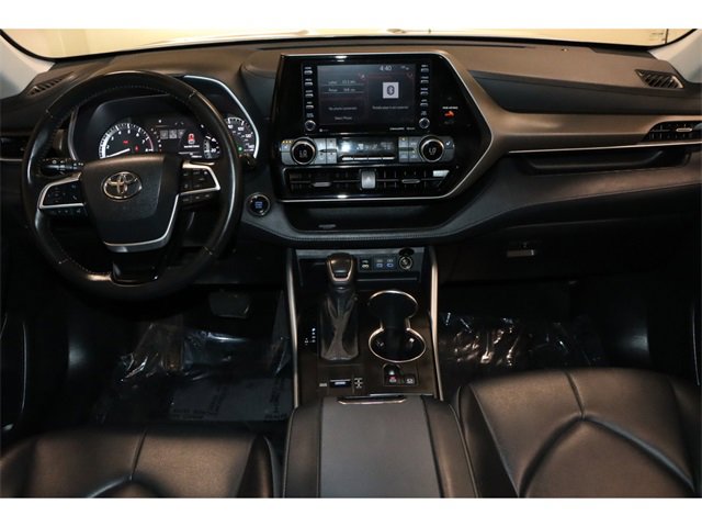 Vehicle image 19 of 31