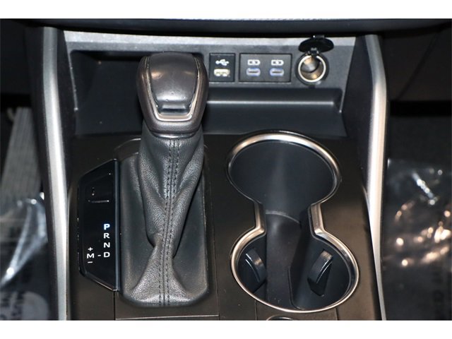 Vehicle image 17 of 31
