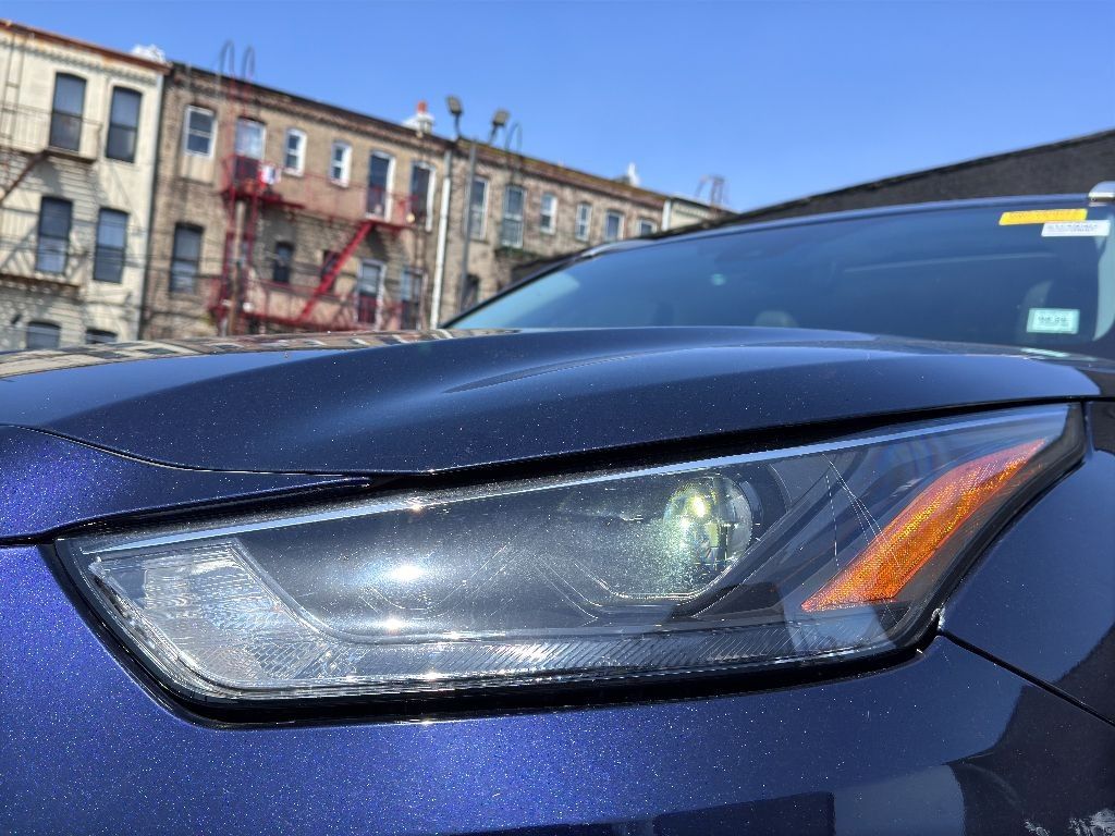Vehicle image 12 of 33