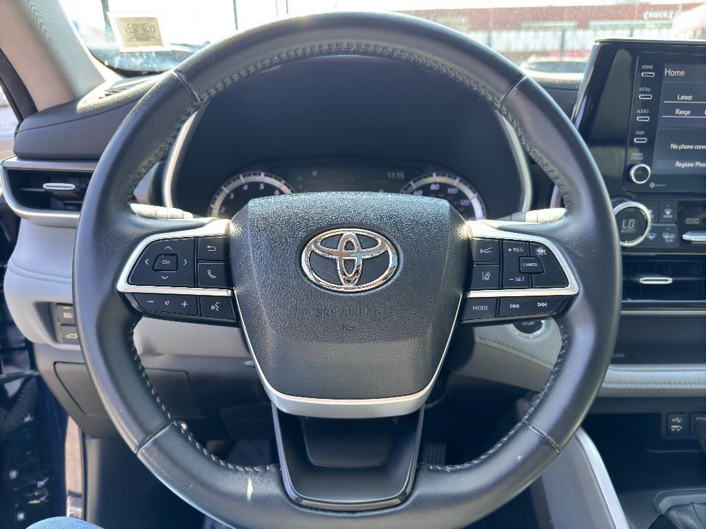 Vehicle image 18 of 33
