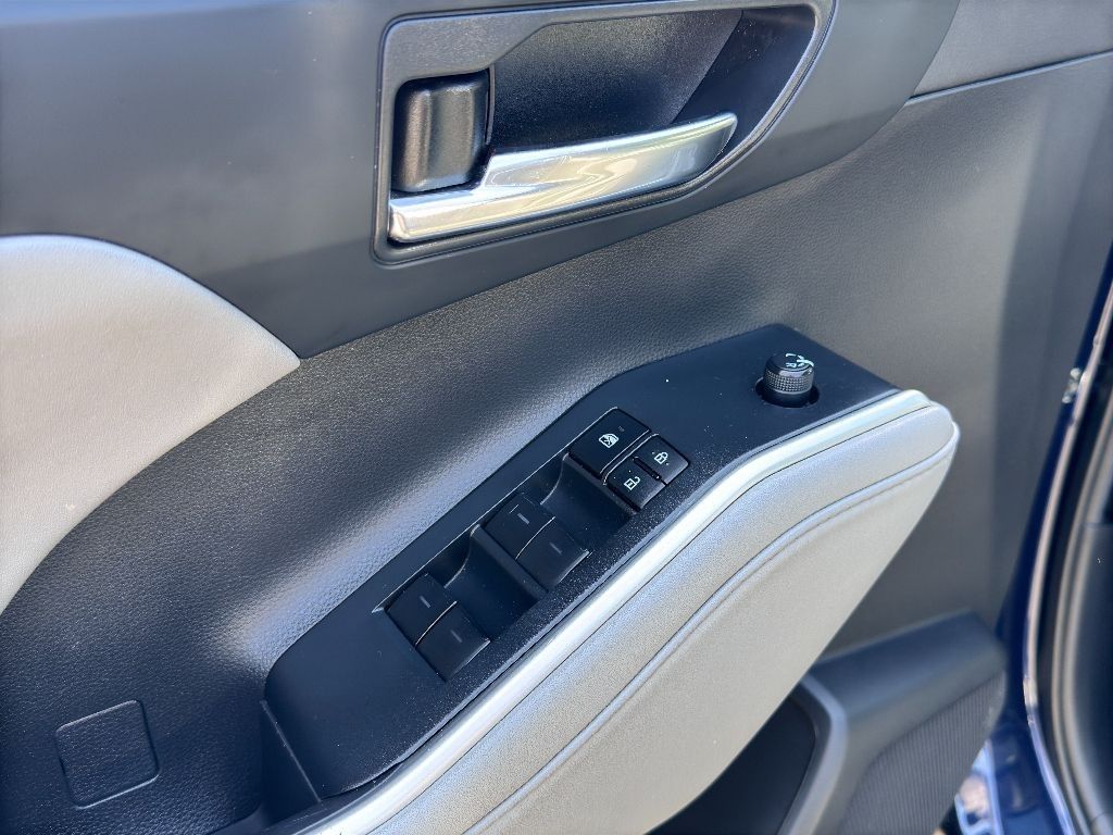 Vehicle image 15 of 33