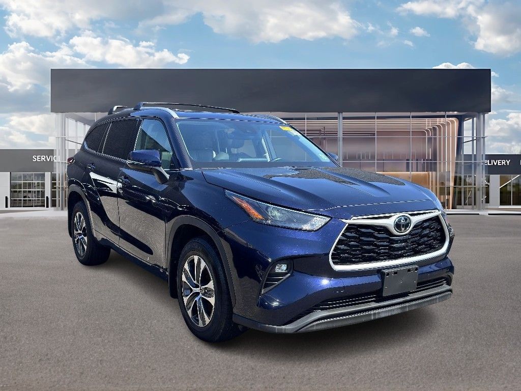Vehicle image 4 of 33