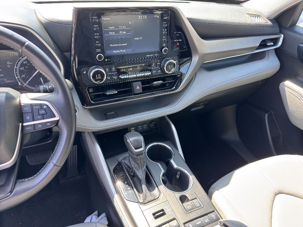 Vehicle image 20 of 33