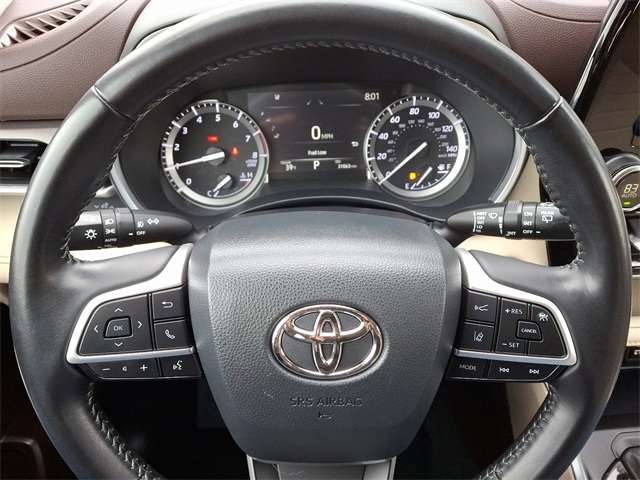 Vehicle image 21 of 32