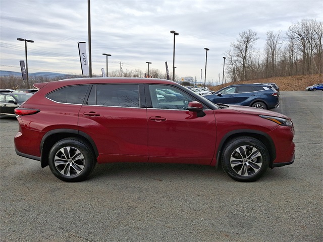 Vehicle image 4 of 32