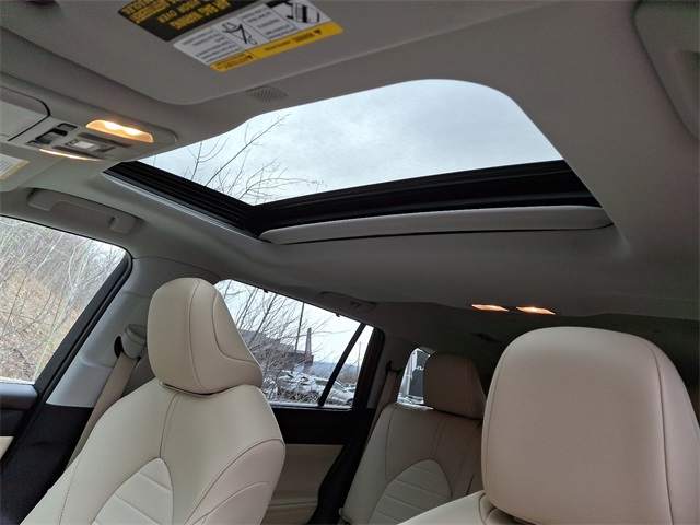 Vehicle image 16 of 32