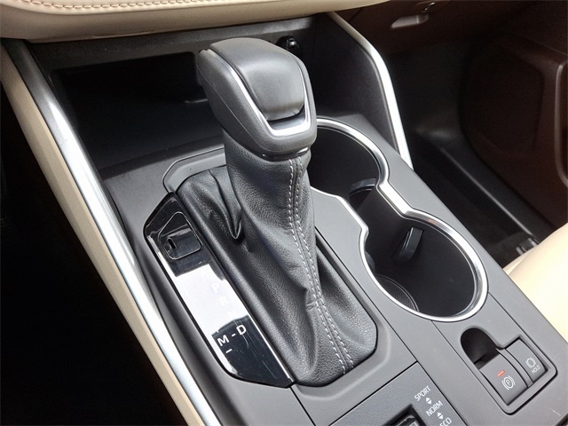 Vehicle image 17 of 32