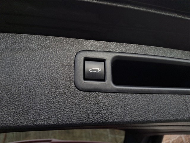 Vehicle image 30 of 32