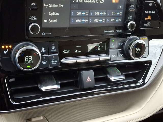 Vehicle image 18 of 32